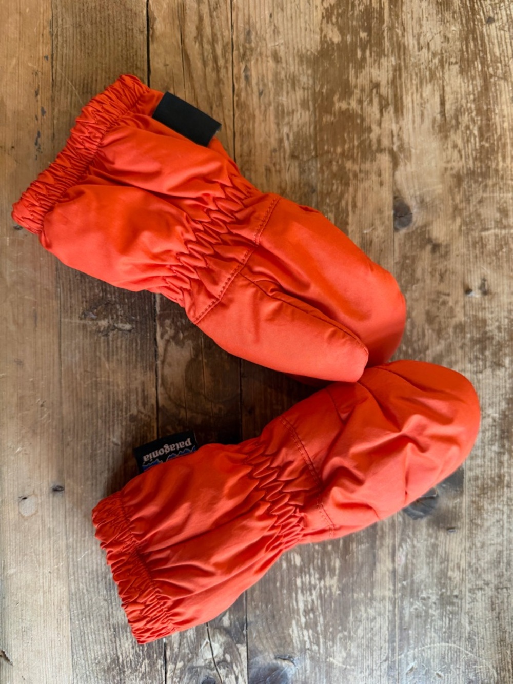 Patagonia Baby Puff Mittens Recycled Poly orange Winter Warm Infant 0-3 mo EUC